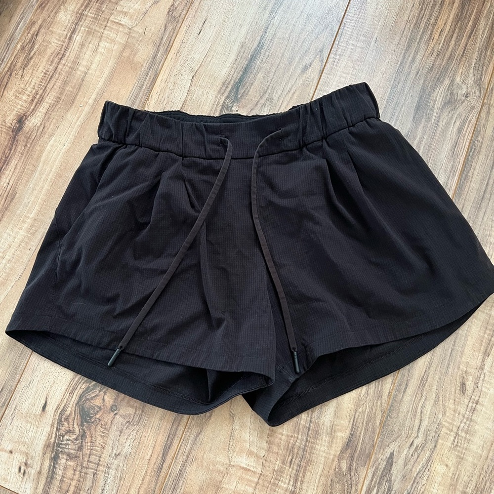 Lululemon Stroll at Sundown Mid-Rise Short 3" Ventlight Mesh